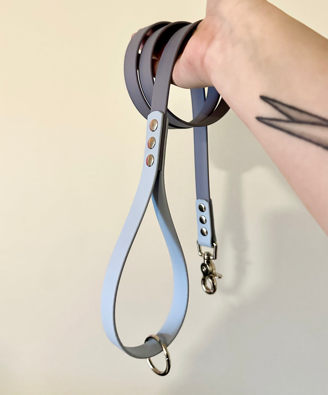 Standard Leash/ 3/4” by 4’10” / Grey 523 / Pastel Blue 52B/ Silver Trigger Snap and O ring